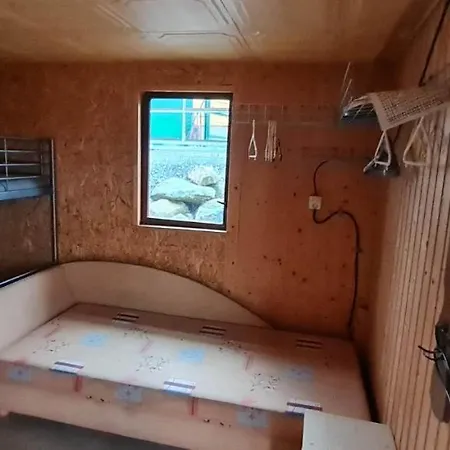 Ubytovani Ve Srubu Campingplatz