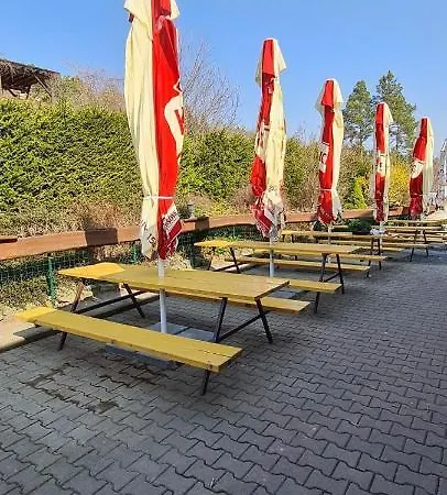 Ubytovani Ve Srubu Campingplatz
